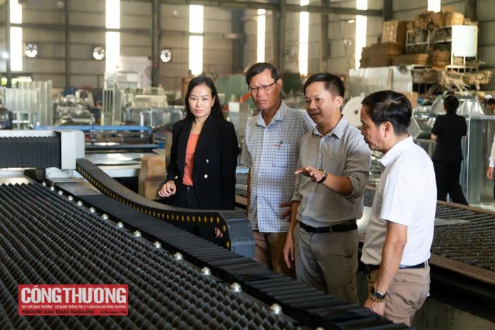 Hỗ trợ ứng dụng máy móc thiết bị vào sản xuất tại Công ty Cổ phần thương mại và sản xuất Asia Green.