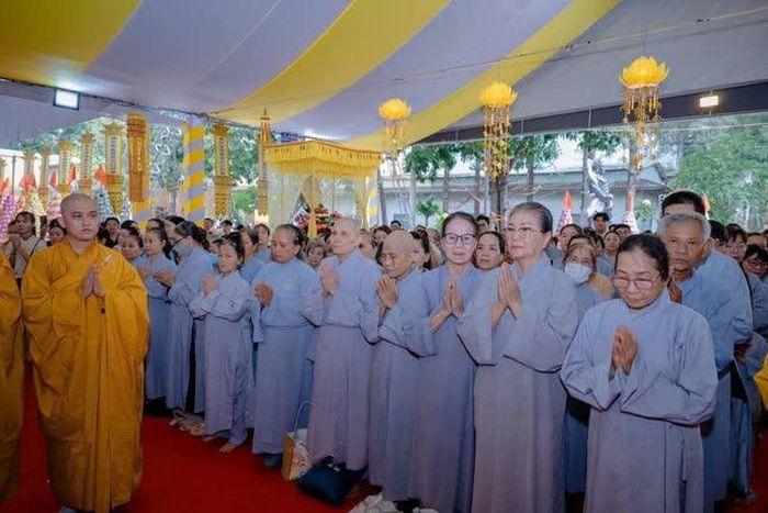 Nhất tâm nguyện cầu âm siêu dương thới