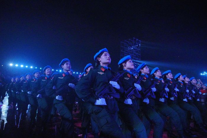 Chương trình có sự tham gia của 6 khối lực lượng thuộc Quân đội và Công an, gồm: Đội Tiêu binh danh dự thuộc Đoàn 275, Bộ Tư lệnh Bảo vệ Lăng Chủ tịch Hồ Chí Minh; Khối Sĩ quan đại diện năm cánh quân thuộc Sư đoàn 309; Khối Nam sĩ quan An ninh nhân dân; Khối Nữ du kích miền Nam; Khối Nữ sĩ quan, chiến sĩ Gìn giữ hòa bình thuộc Lữ đoàn 25; và Khối Nữ sĩ quan Cảnh sát Gìn giữ hòa bình Liên hợp quốc thuộc Đơn vị Cảnh sát Gìn giữ hòa bình số 1, Bộ Công an.