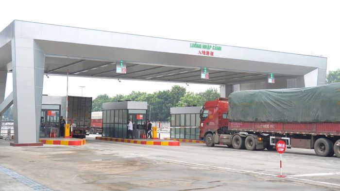 Trong 7 tháng đầu năm 2026, tuyến vận tải thẳng xuyên biên giới Hà Khẩu - Lào Cai - Hà Nội đã thực hiện 133 lượt xe, giúp thời gian logistics xuyên biên giới giảm 30%, chi phí giảm 15%.