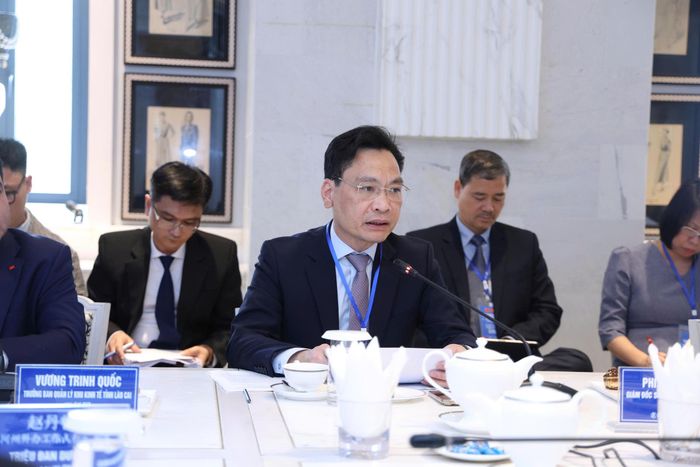 Ông Phí Công Hoan, Giám đốc Sở Xây dựng tỉnh Lào Cai phát biểu tại buổi làm việc.