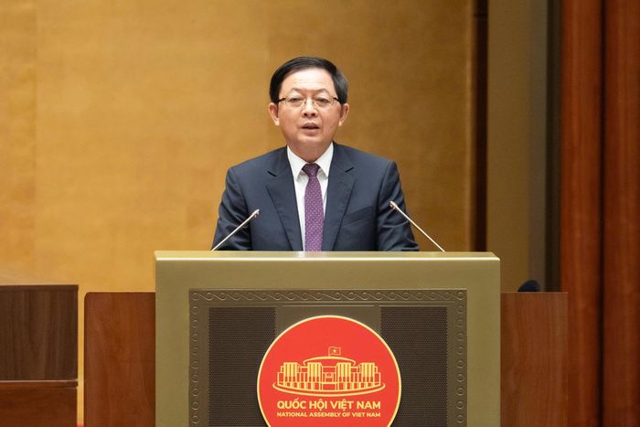 Phó Thủ tướng Chính phủ Hồ Quốc Dũng trình bày báo cáo giải trình, tiếp thu, chỉnh lý dự thảo Luật. Ảnh: Media Quốc hội.