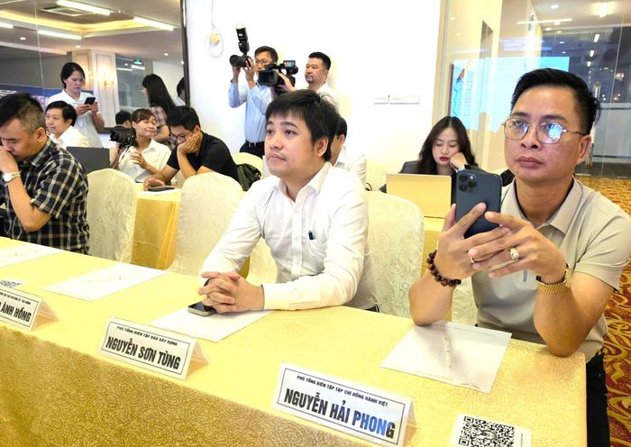 Tọa đàm có sự tham dự của đại diện các cơ quan quản lý nhà nước về báo chí, lãnh đạo các cơ quan báo chí Trung ương và địa phương.