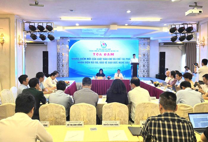 Quang cảnh tọa đàm.