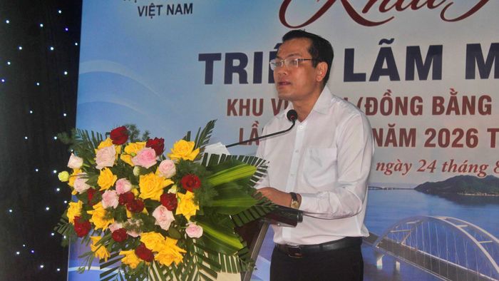 Ông Ngô Vũ Thăng, Phó chủ tịch UBND tỉnh Cà Mau phát biểu khai mạc triển lãm.
