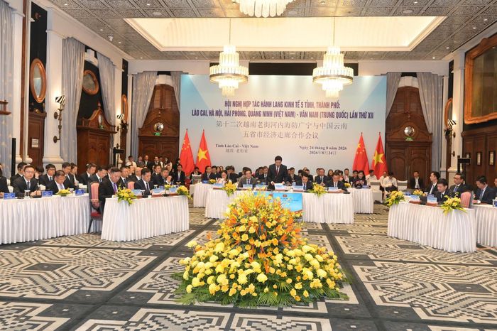 Ông Dương Quốc Huy, Bí thư Tỉnh ủy Lào Cai phát biểu tại hội nghị.