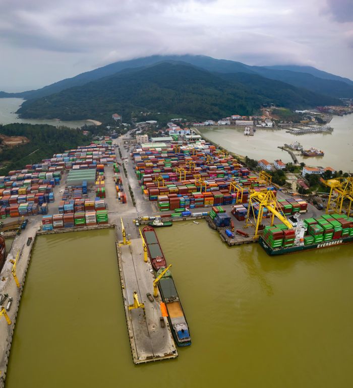 Với lịch sử hơn 120 năm hình thành và phát triển, Cảng Đà Nẵng hiện là Cảng biển container lớn nhất miền Trung hiện nay.