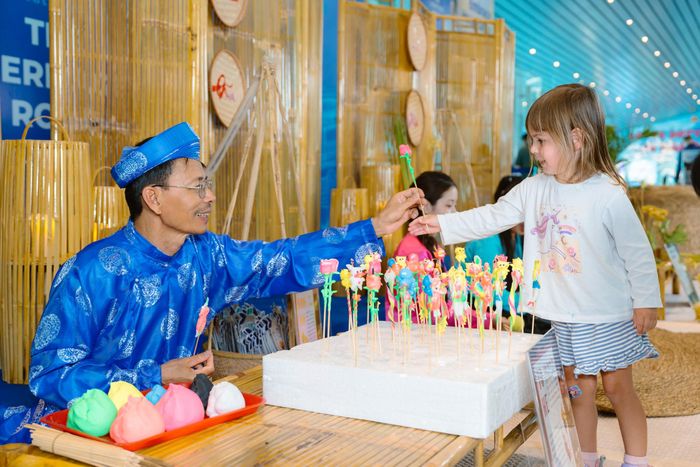 Những nét văn hóa dân gian truyền thống được tái hiện tại Nhà ga hành khách quốc tế Đà Nẵng