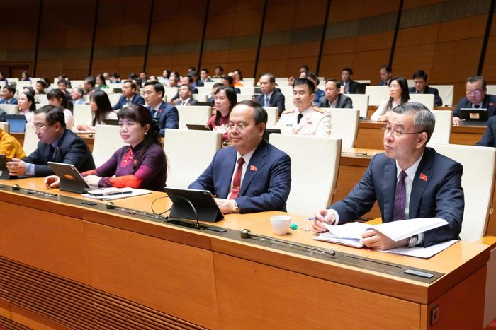 Tại Kỳ họp, Quốc hội đã thông qua 15 luật, 6 nghị quyết quy phạm pháp luật, cho ý kiến lần đầu đối với 7 dự án luật khác để kịp thời giải quyết khó khăn, vướng mắc trong thực tế. Ảnh: Media Quốc hội.