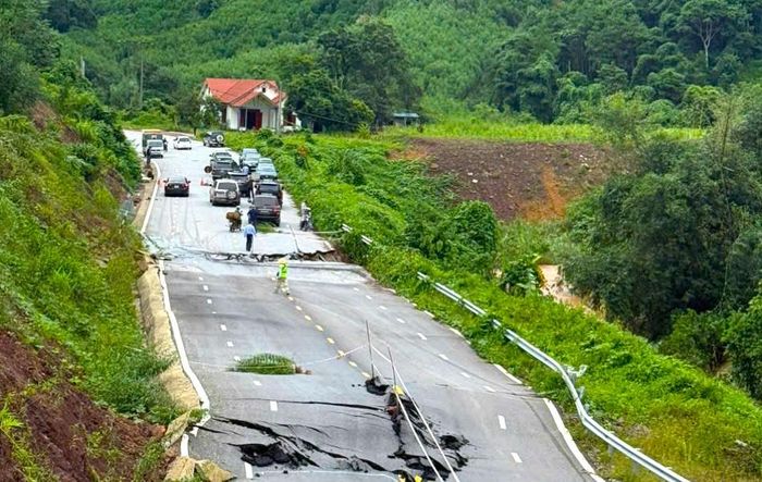 Mưa lớn đã gây sạt lở và ảnh hưởng đến giao thông trên nhiều tuyến quốc lộ.