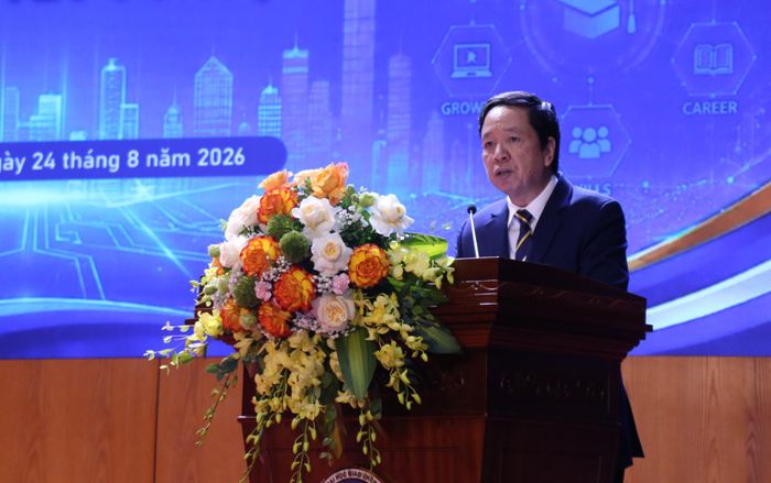 PGS.TS Nguyễn Văn Hùng, Bí thư Đảng ủy, Hiệu trưởng Trường Đại học GTVT phát biểu tại Hội nghị.