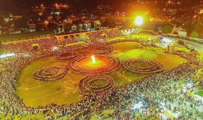 Dự kiến khi 2.500 người cùng nắm tay nhau tạo thành vòng xòe lớn, tạo nên hình ảnh sinh động về một Than Uyên đoàn kết, giàu bản sắc và đang từng bước biến những giá trị văn hóa của mình thành nguồn lực phát triển du lịch, nâng cao đời sống Nhân dân dịp 2/9 hằng năm.