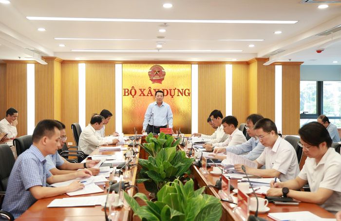 Đồng chí Bí thư Đảng ủy, Bộ trưởng Bộ Xây dựng Trần Hồng Minh ghi nhận những kết quả trong tháng 8 của Đảng bộ Bộ toàn diện trên các mặt công tác xây dựng Đảng, thực hiện nhiệm vụ chính trị.