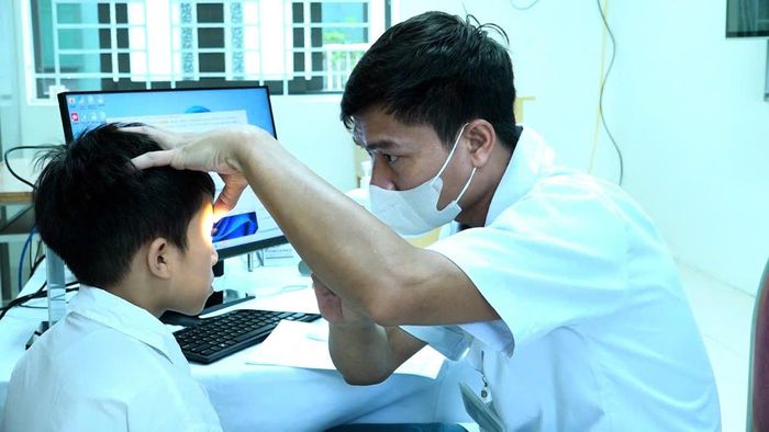 Trẻ em, học sinh trên địa bàn xã Mỹ Đức khám sức khỏe định kỳ ngày 24/8.