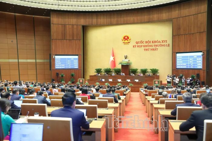 Toàn cảnh phiên họp chiều 24/8.