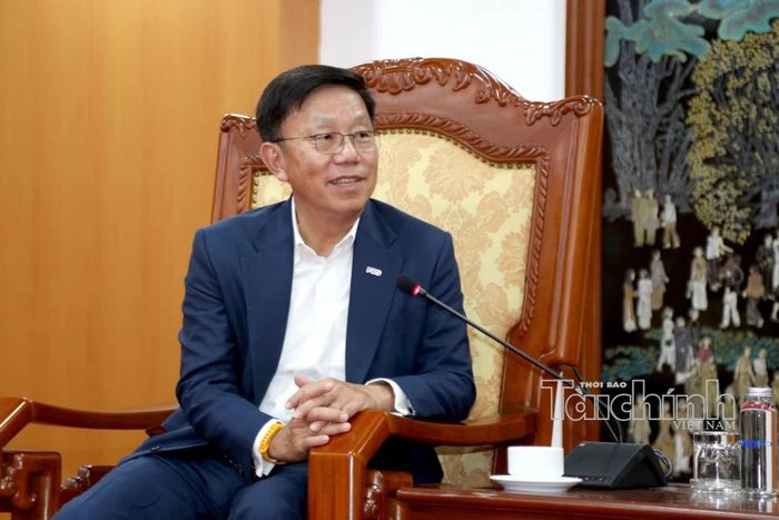 Tổng Giám đốc Tập đoàn FWD Huỳnh Thanh Phong phát biểu tại cuộc làm việc. Ảnh: Đức Minh