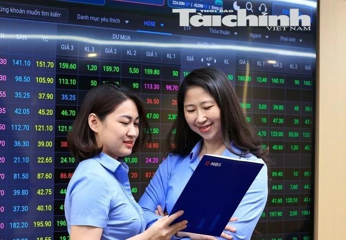 VN-Index ghi nhận phiên tăng mạnh thứ hai liên tiếp và kéo dài chuỗi tăng lên 3 phiên. Ảnh: Đức Thanh