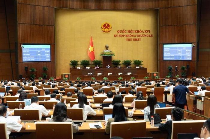Quốc hội biểu quyết thông qua Nghị quyết.
