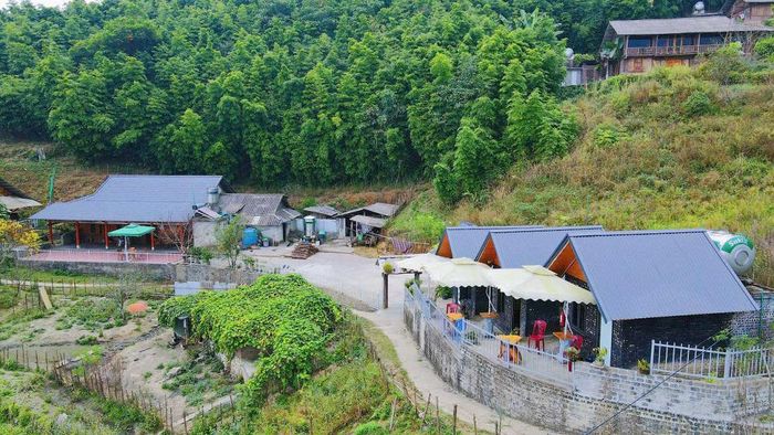 Mô hình du lịch cộng đồng của gia đình anh Giàng A Cấu (dân tộc Mông, xã Tả Van) trở thành điểm sáng trong phát huy nội lực, giúp người dân thoát nghèo bền vững. Ảnh nguồn: Laocai.gov.vn