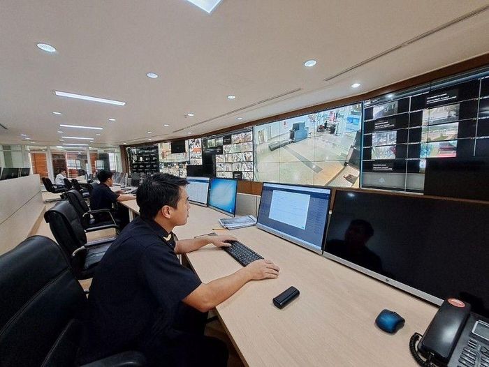 Công chức Hải quan ứng dụng công nghệ và dữ liệu số trong xử lý nghiệp vụ, góp phần đổi mới phương thức quản lý và nâng cao hiệu quả công việc.