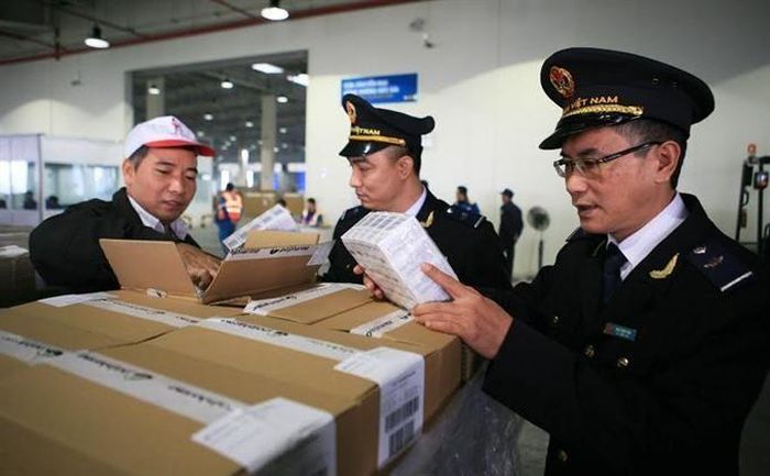 Hoạt động kiểm tra, giám sát hàng hóa xuất nhập khẩu tại Cảng Hàng không quốc tế Nội Bài – một trong những địa bàn trọng điểm của Chi cục Hải quan khu vực I.