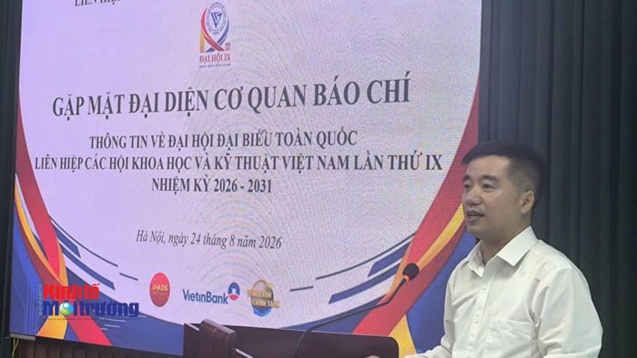  Ths. Nguyễn Quyết Chiến Tổng thư ký Liên hiệp Hội Việt Nam chia sẻ thông tin tại sự kiện. 