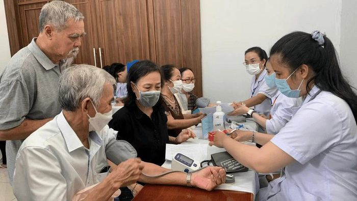 Người dân trên địa bàn TP. Hồ Chí Minh tham gia khám sức khỏe miễn phí
