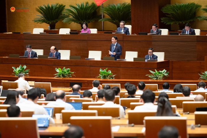 Bộ trưởng Bộ Công an, Đại tướng Lương Tam Quang phát biểu giải trình, làm rõ một số vấn đề đại biểu Quốc hội nêu. Ảnh: Phạm Thắng