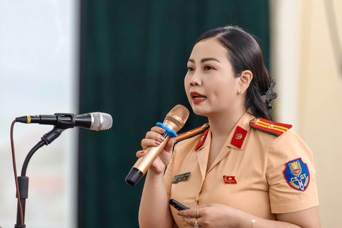Thiếu tá Đoàn Ngọc Huyền, báo cáo viên hội nghị