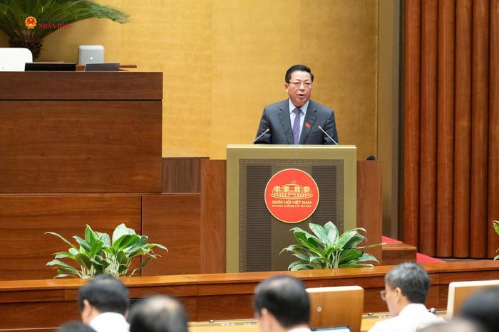 Bộ trưởng Bộ Xây dựng Trần Hồng Minh trình bày Báo cáo Tiếp thu, giải trình về dự án Luật. Ảnh: Quang Khánh