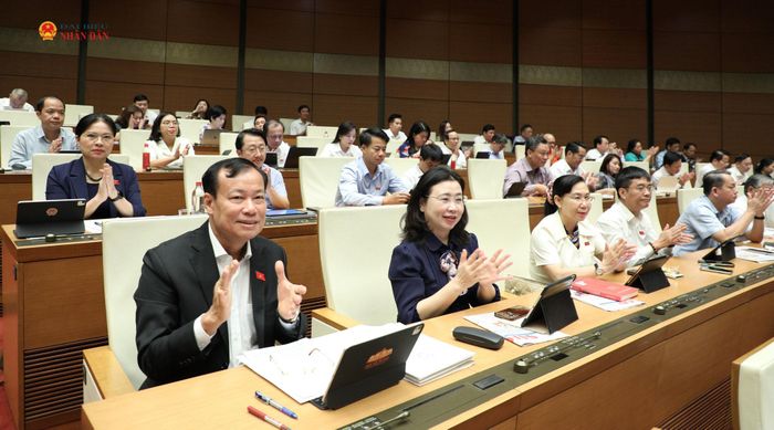 Các đại biểu tham dự phiên họp. Ảnh: Khánh Duy