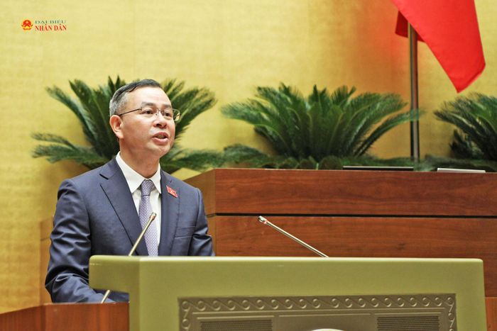 Bộ trưởng Bộ Tài chính Ngô Văn Tuấn trình bày Báo cáo việc tiếp thu, giải trình ý kiến Kết luận số 178/KL-UBTVQH16 ngày 18/8/2026 của Ủy ban Thường vụ Quốc hội về dự thảo Nghị quyết. Ảnh: Khánh Duy