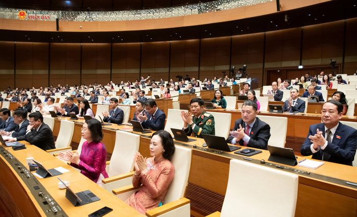 Các đại biểu tham dự phiên họp. Ảnh: Lâm Hiển