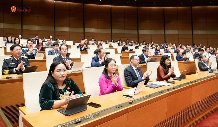 Các đại biểu tham dự phiên họp. Ảnh: Lâm Hiển