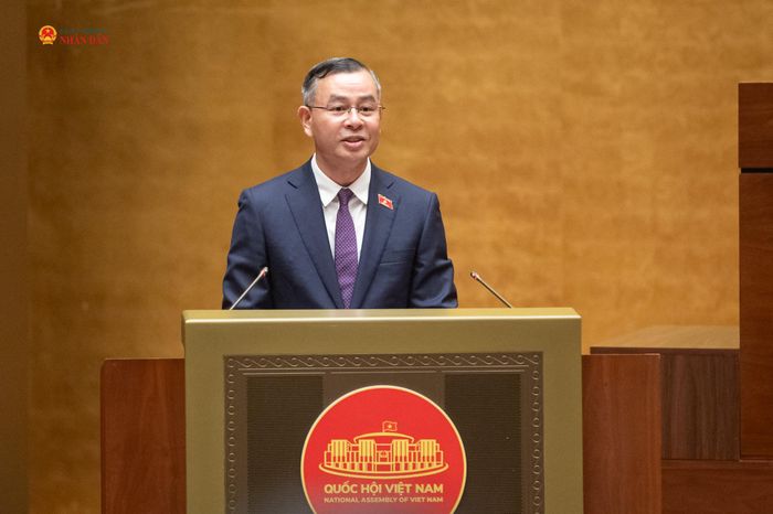 Bộ trưởng Bộ Tài chính Ngô Văn Tuấn trình bày Báo cáo tiếp thu, giải trình và chỉnh lý dự thảo Nghị quyết. Ảnh: Phạm Thắng