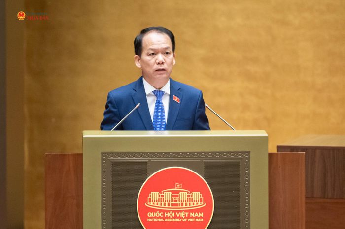 Bộ trưởng Bộ Tư pháp Hoàng Thanh Tùng trình bày Báo cáo giải trình, tiếp thu, chỉnh lý dự thảo Luật. Ảnh: Phạm Thắng