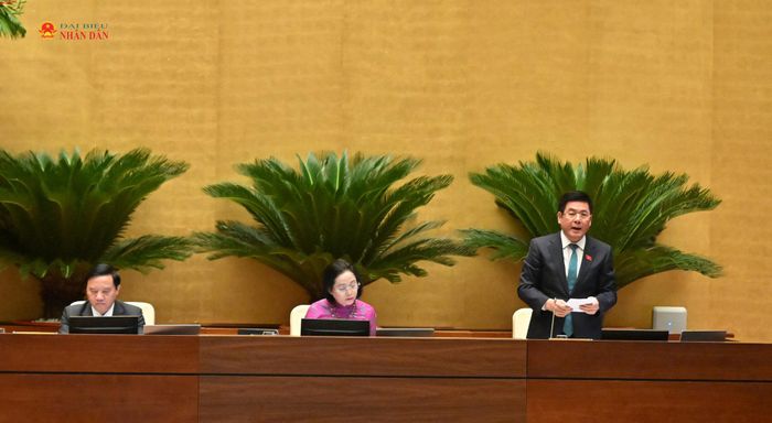 Chủ tịch Quốc hội Trần Thanh Mẫn chủ trì, Phó Chủ tịch Quốc hội Nguyễn Hồng Diên điều hành phiên họp. Ảnh: Phạm Thắng