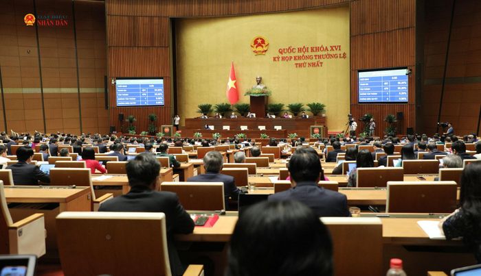 Quốc hội biểu quyết thông qua Nghị quyết về việc tách Dự án điện hạt nhân Ninh Thuận thành các dự án độc lập. Ảnh: Khánh Duy