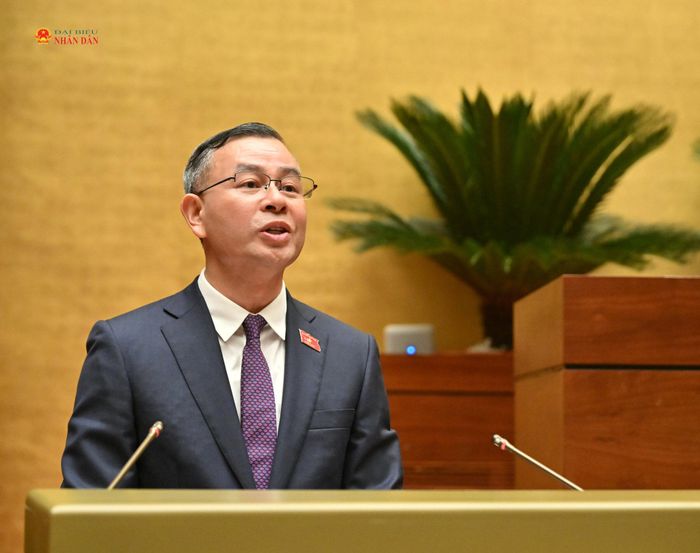 Bộ trưởng Bộ Tài chính Ngô Văn Tuấn trình bày Báo cáo giải trình, tiếp thu, chỉnh lý dự thảo Nghị quyết của Quốc hội về việc tách Dự án điện hạt nhân Ninh Thuận thành các dự án độc lập. Ảnh: Quang Khánh