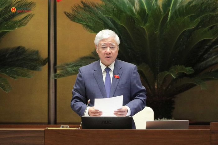 Phó Chủ tịch Thường trực Quốc hội Đỗ Văn Chiến điều hành phiên họp. Ảnh: Hồ Long