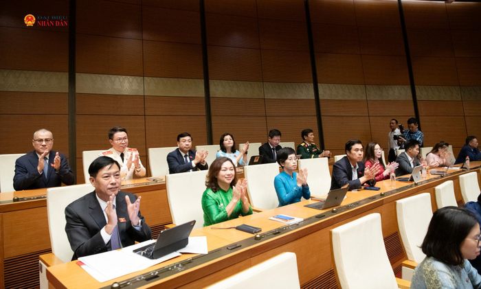 Các đại biểu tham dự phiên họp. Ảnh: Lâm Hiển