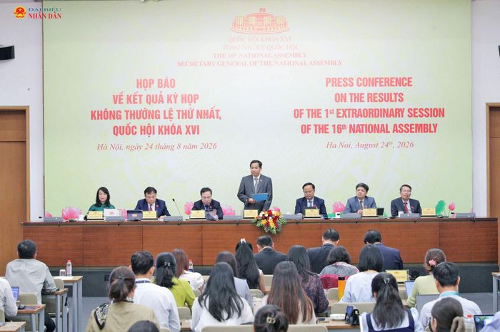 Tổng Thư ký Quốc hội, Chủ nhiệm Văn phòng Quốc hội Lê Quang Mạnh phát biểu tại Họp báo. Ảnh: Hồ Long