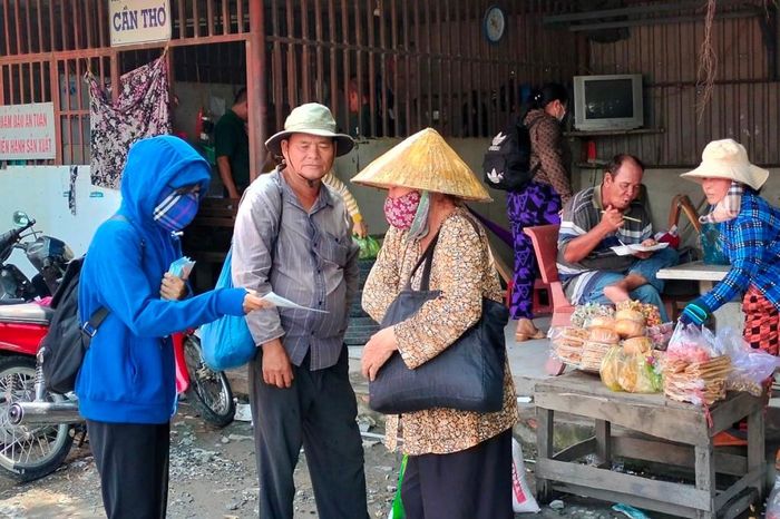Thời gian tới, cán bộ Trung tâm Quản lý và Điều hành giao thông đô thị tập trung vào công tác tuyên truyền để thu hút người dân sử dụng xe buýt làm phương tiện đi lại