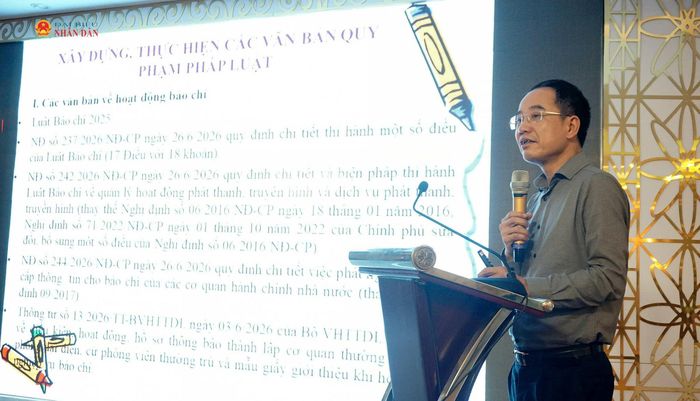 Phó Cục trưởng Cục Báo chí, Bộ Văn hóa, Thể thao và Du lịch Nguyễn Văn Hiếu trình bày những điểm mới của Luật Báo chí, có hiệu lực từ ngày 1/7/2026