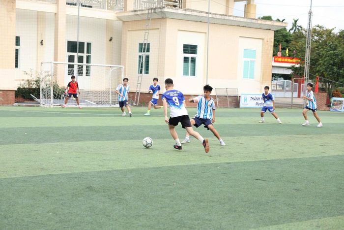 Các cầu thủ thi đấu Bóng đá tại Sân bóng đá Ta Pô