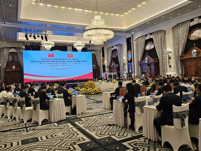 Các đại biểu thảo luận và đưa ra ý kiến tại hội nghị.
