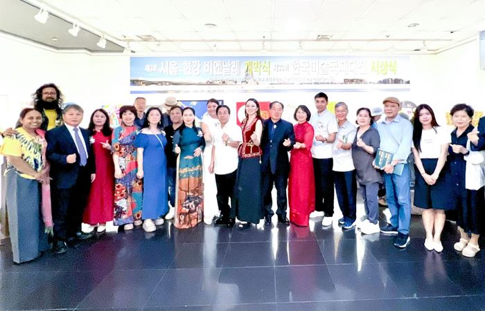 Các hoạ sĩ quốc tế tại triển lãm