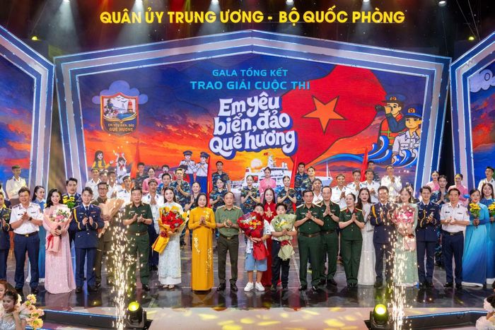 Các đại biểu tham dự chương trình.