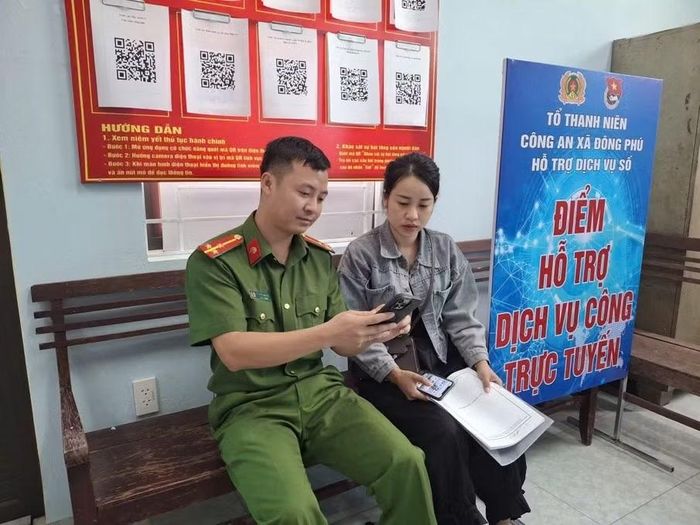 Hướng dẫn người dân làm thủ tục hành chính quHướng dẫn người dân làm thủ tục hành chính qua Interneta Internet