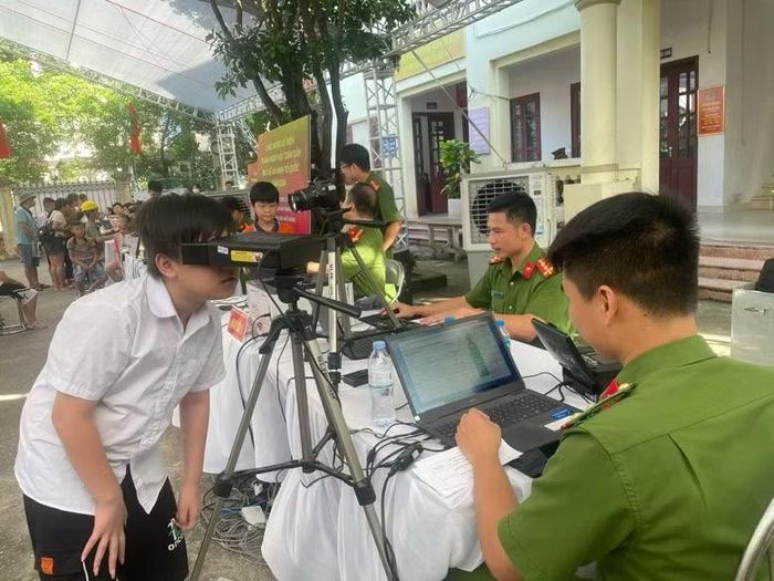 Thực hiện cấp thẻ căn cước cho trẻ em